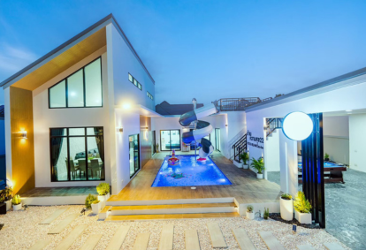 Con Happy House Pool Villa